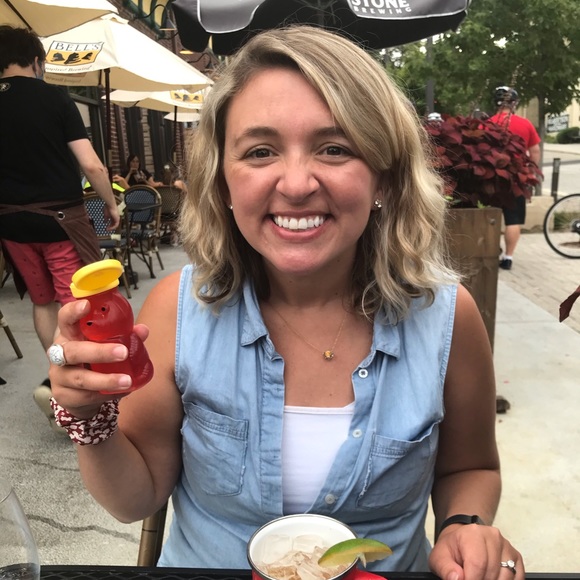 Heyyyy, I’m Alli!! ✌️ - Picture 5 of 16